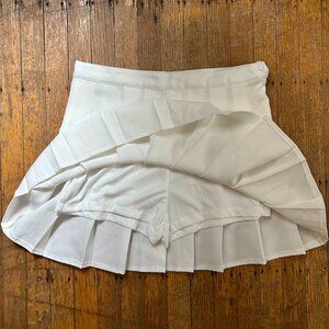 *SOLD ELSEWHERE* White Skirt w Built in Shorts Under (Skort) Pleated
